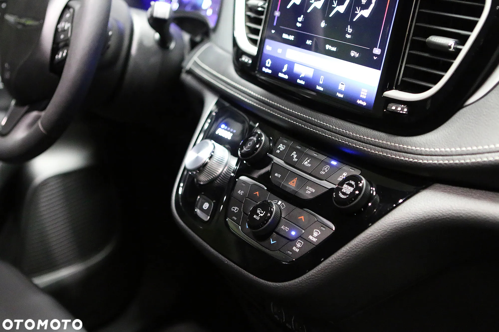 Chrysler Pacifica - 16