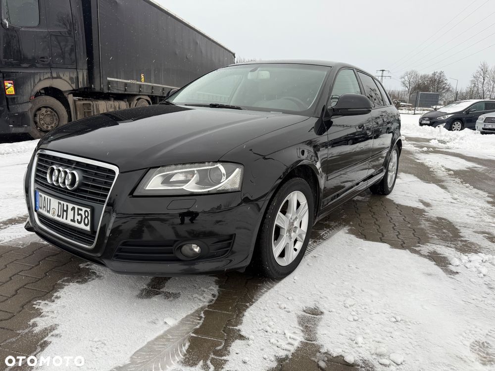 Audi A3 Sportback 1.6 TDI DPF S line Sportpaket - 2