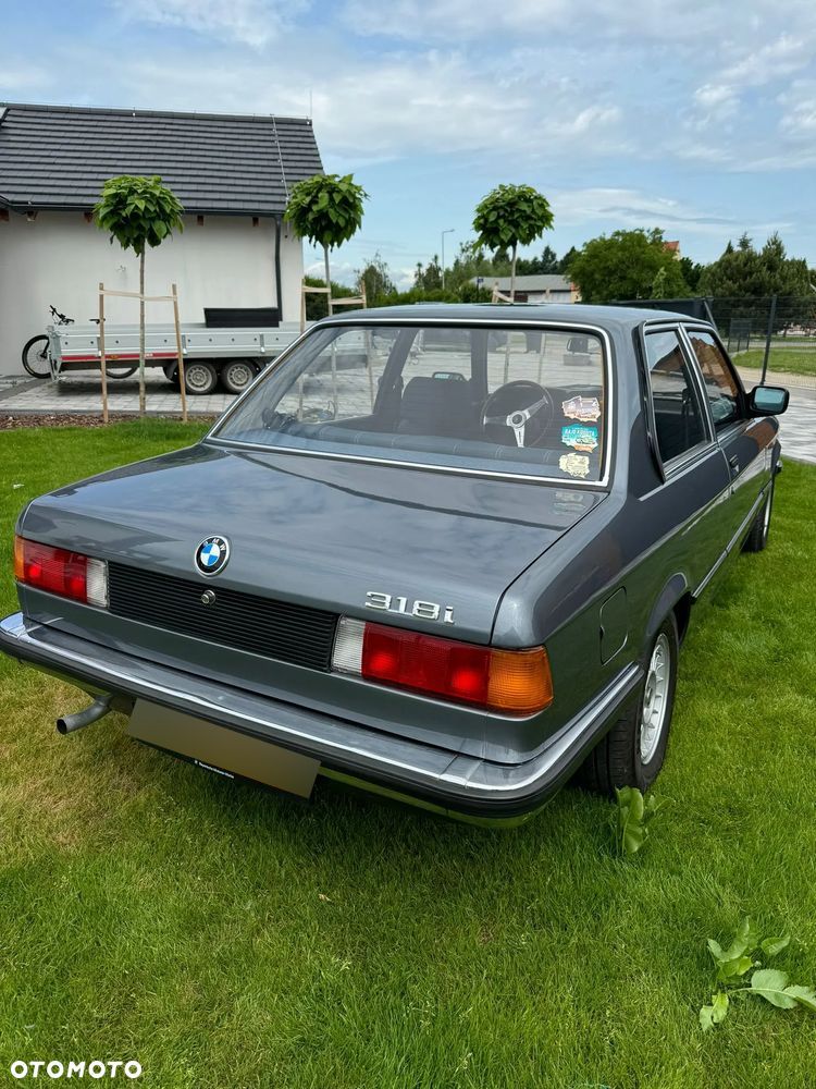 BMW Seria 3 318i - 4