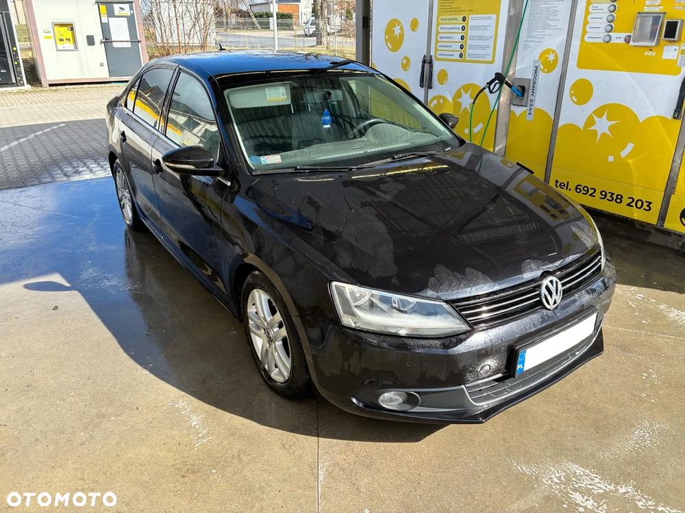 Volkswagen Jetta - 1