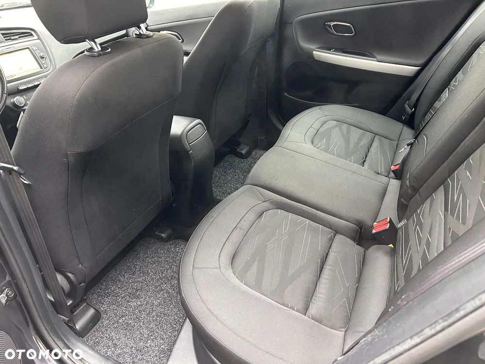 Kia Ceed 1.6 GDI Dream-Team Edition - 13