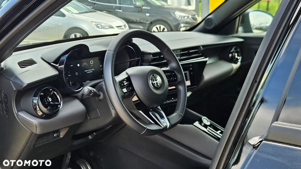 Alfa Romeo Junior 1.2 mHEV Ibrida Speciale eDCT - 12