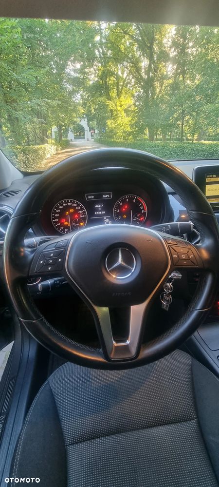 Mercedes-Benz Klasa B 180 (BlueEFFICIENCY) 7G-DCT - 7
