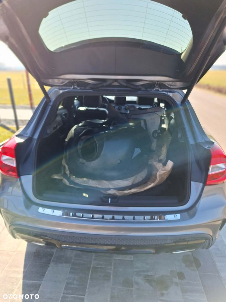 Mercedes-Benz GLA 250 7G-DCT AMG Line - 10