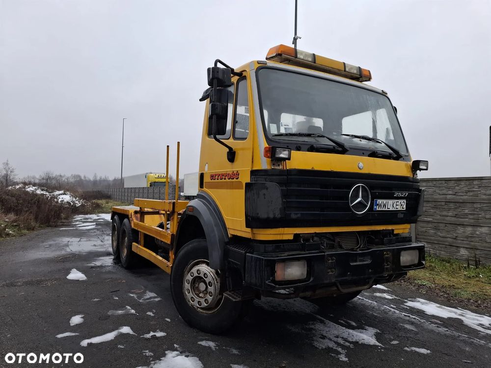 Mercedes-Benz SK 2527 - 1