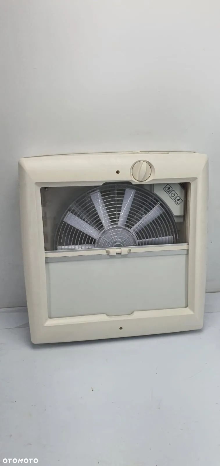 Okno dachowe kamper 40x40 Truma Vent wentylator - 1