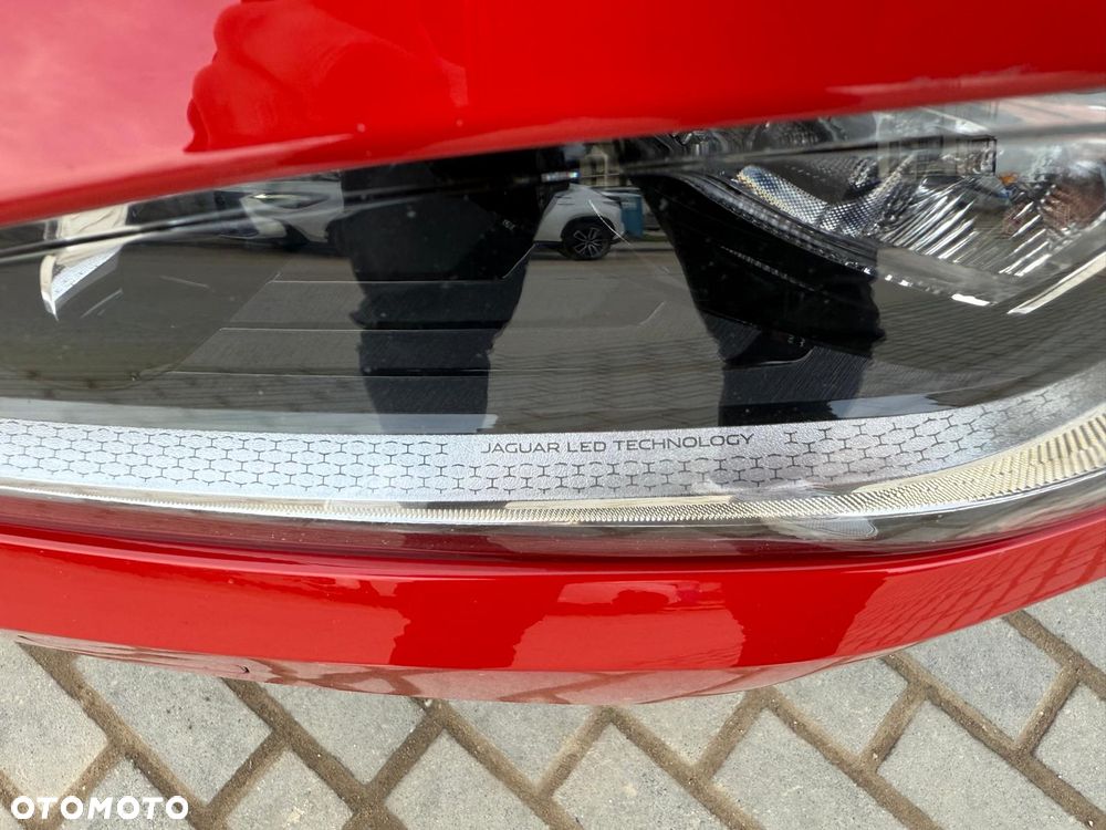 Jaguar XE 2.0 D180 R-Dynamic SE - 35