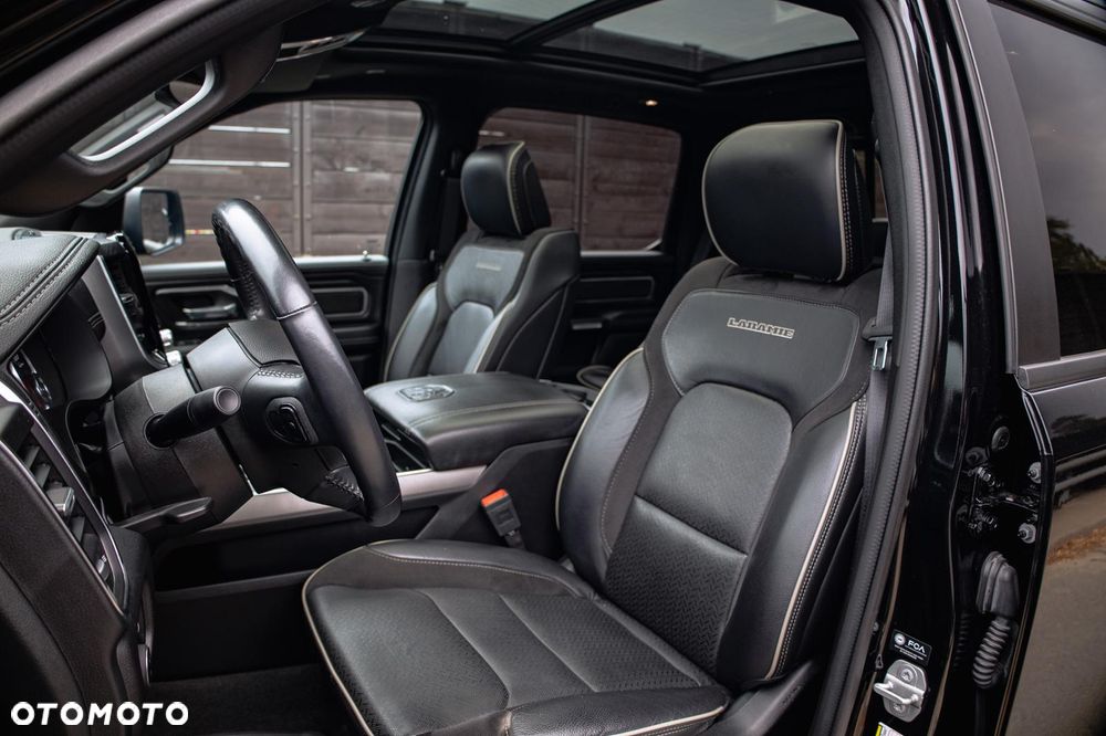 RAM 1500 5.7 Crew Cab Shortbed Laramie Black - 30