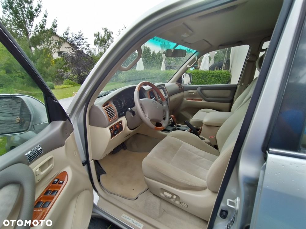 Toyota Land Cruiser - 12