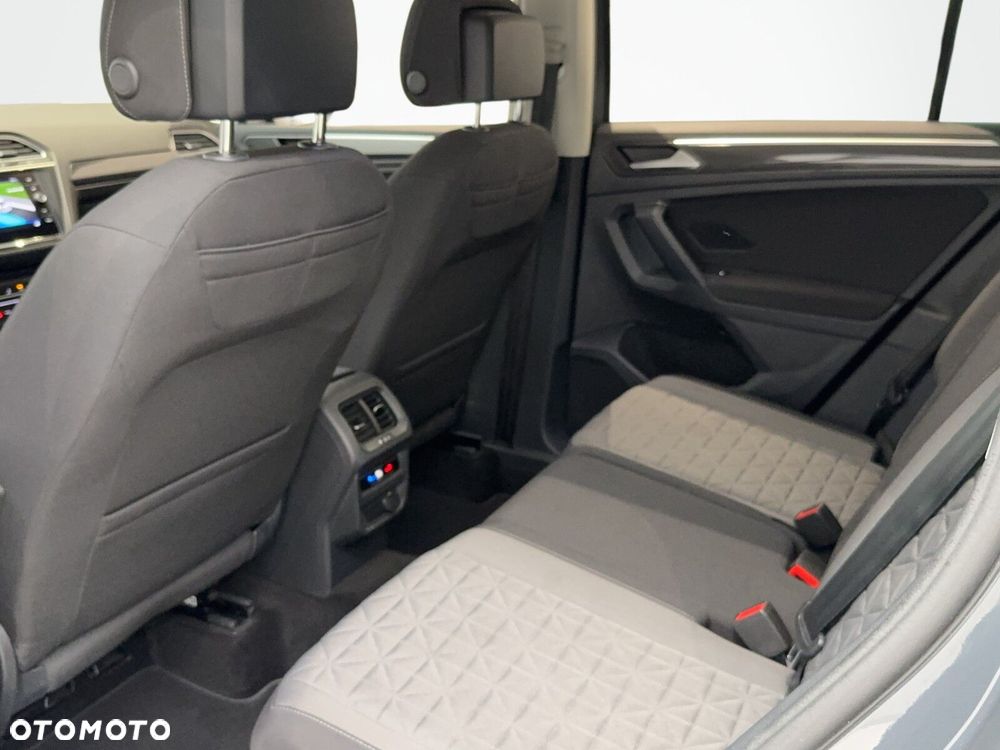 Volkswagen Tiguan - 13