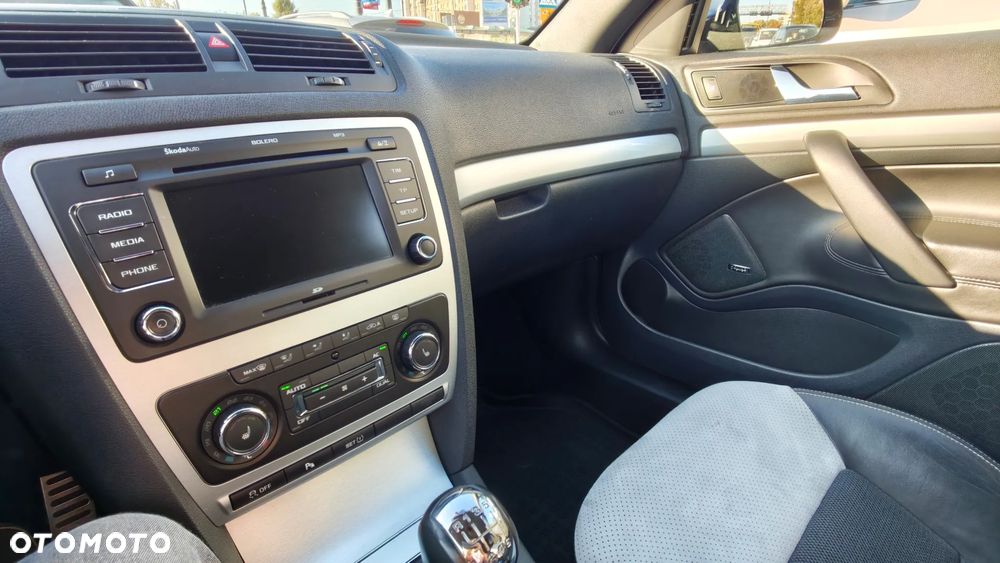 Skoda Octavia 2.0 TDI CR DPF RS - 10