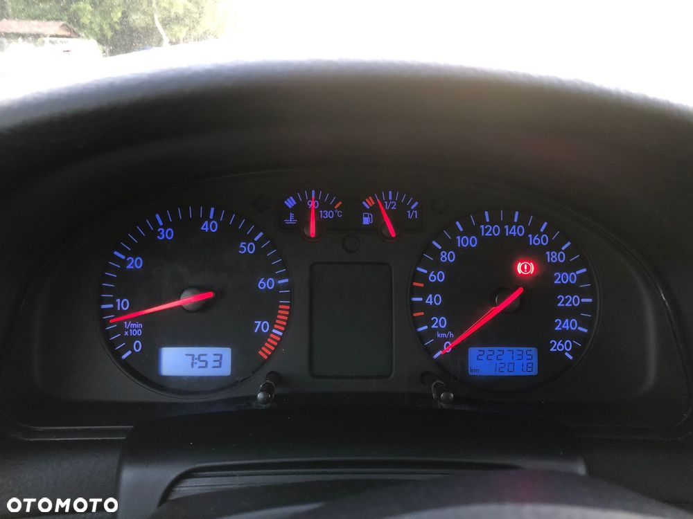 Volkswagen Passat 2.3 V5 Highline - 19