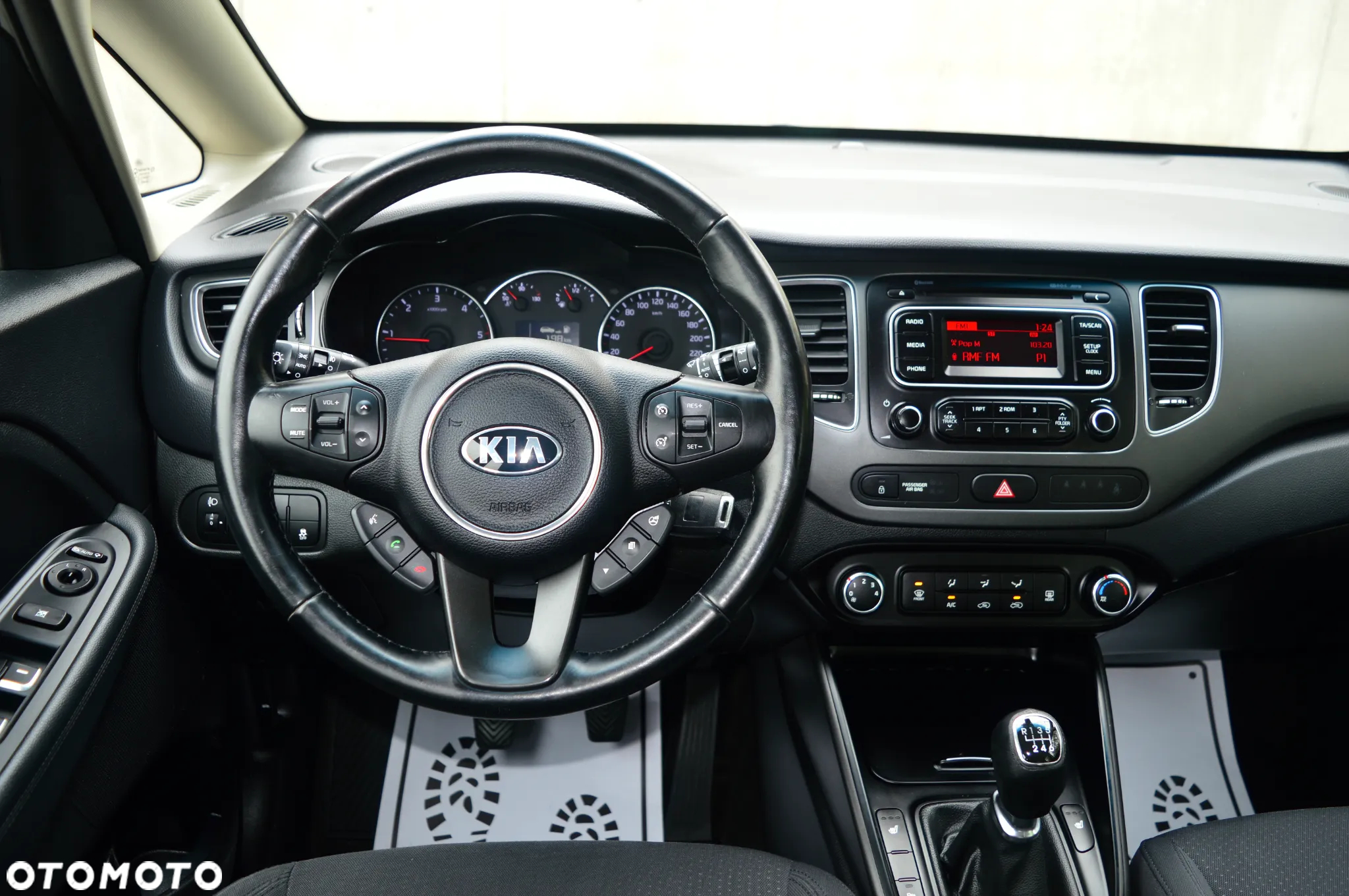 Kia Carens - 15
