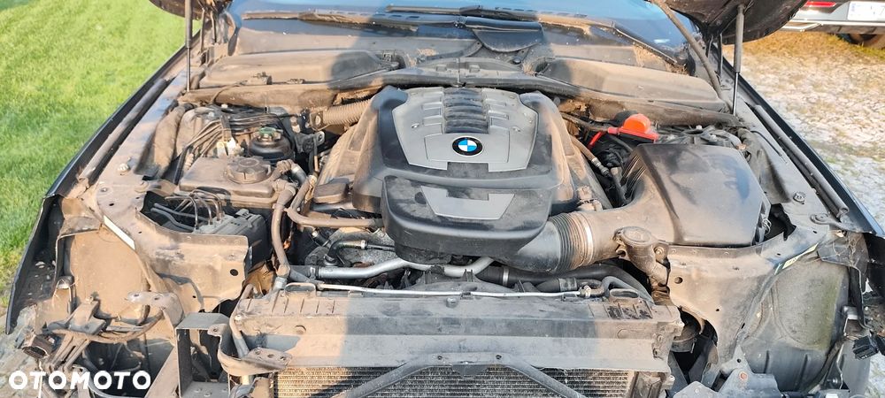 BMW Seria 5 550i - 14