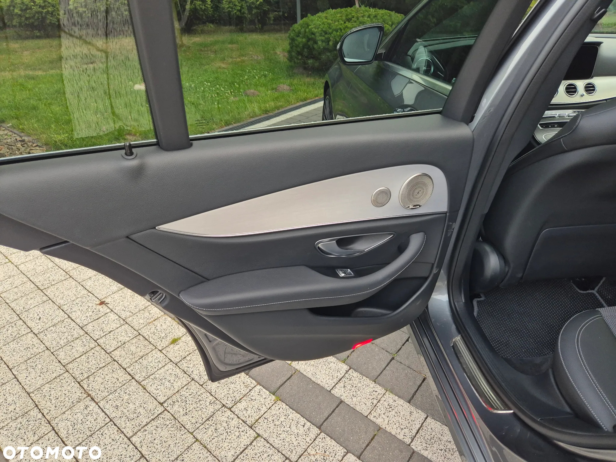 Mercedes-Benz Klasa E 220 d 4-Matic Exclusive - 29