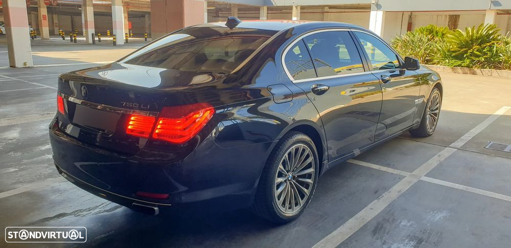BMW 750 Li - 7