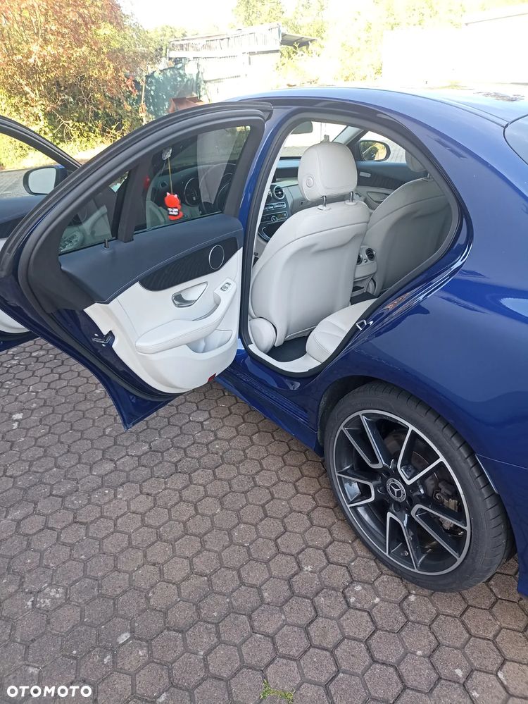 Mercedes-Benz Klasa C 400 4-Matic 9G-TRONIC - 12