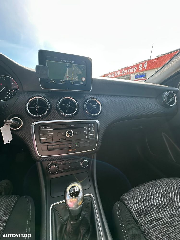 Mercedes-Benz GLA 180 d - 30