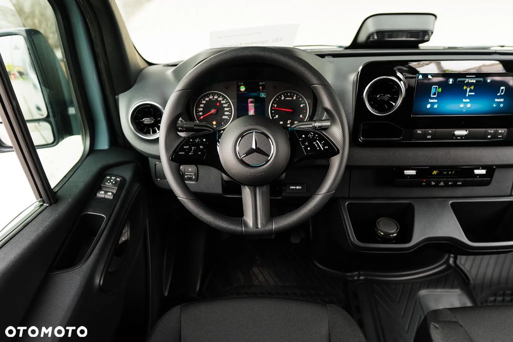 Mercedes-Benz Sprinter - 12