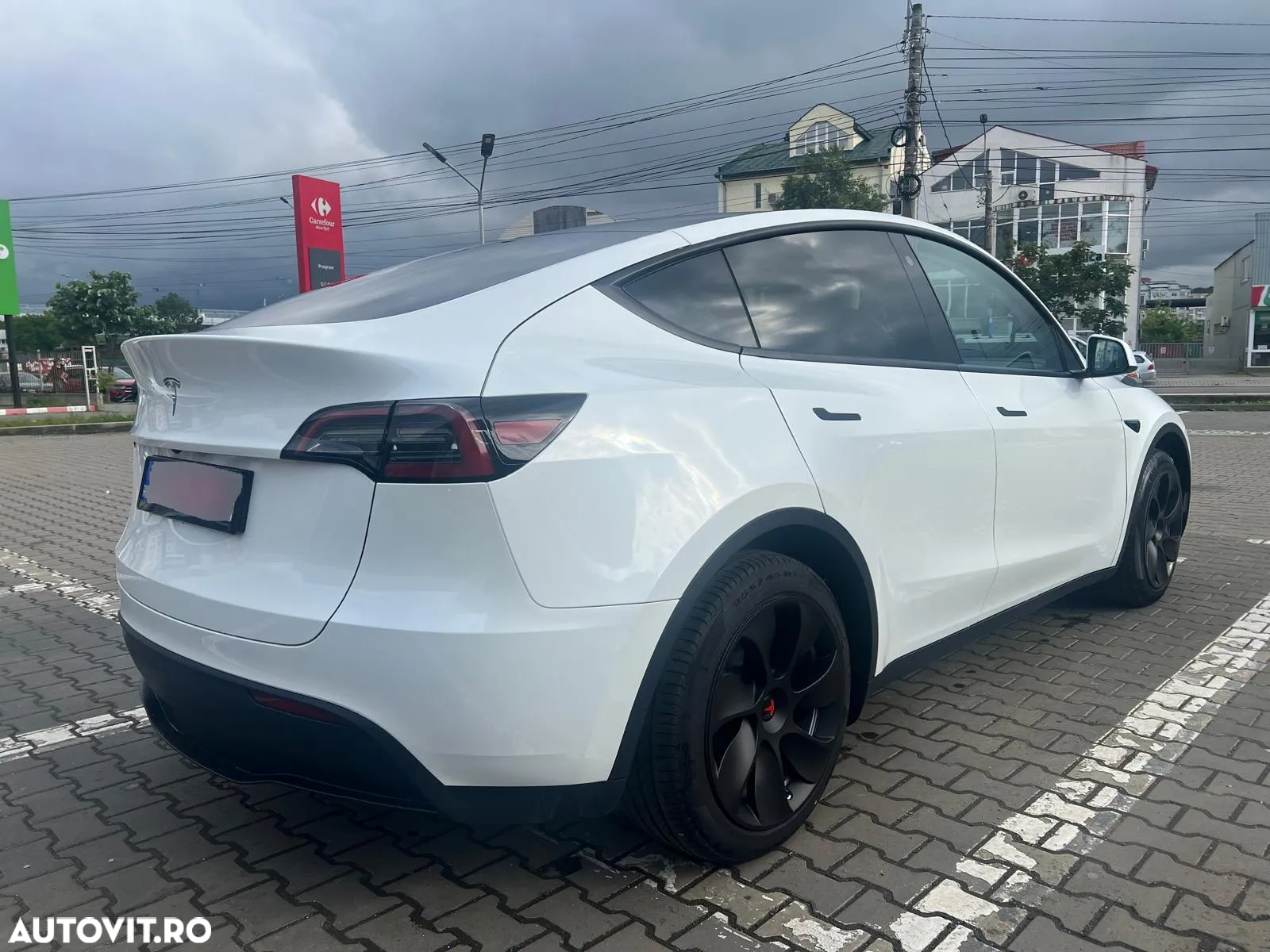 Tesla Model Y - 2