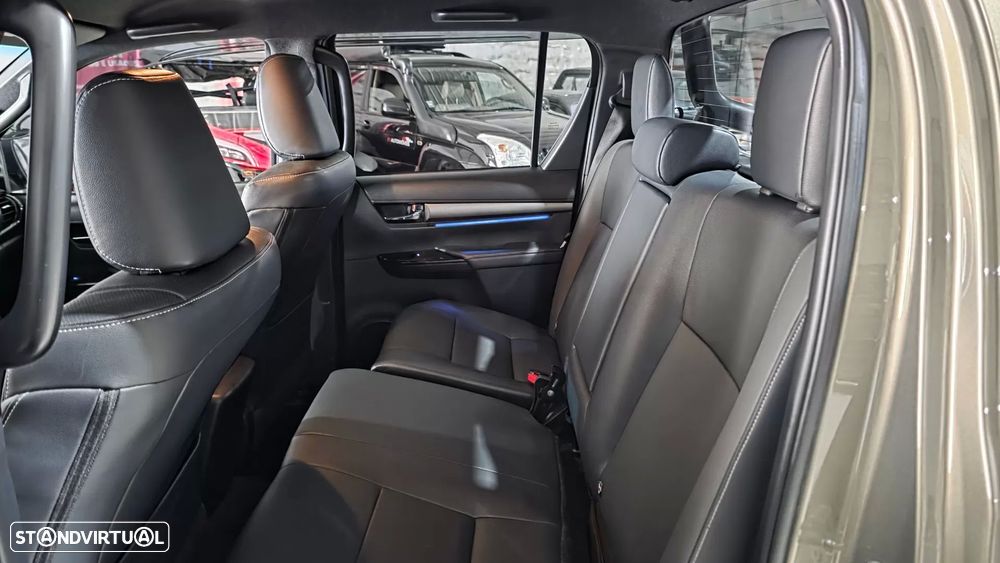 Toyota Hilux 2.8 D-4D 4WD GR Sport II - 50