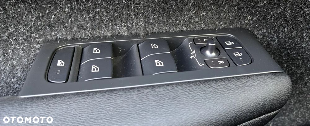 Volvo XC 40 T3 Momentum Pro - 28