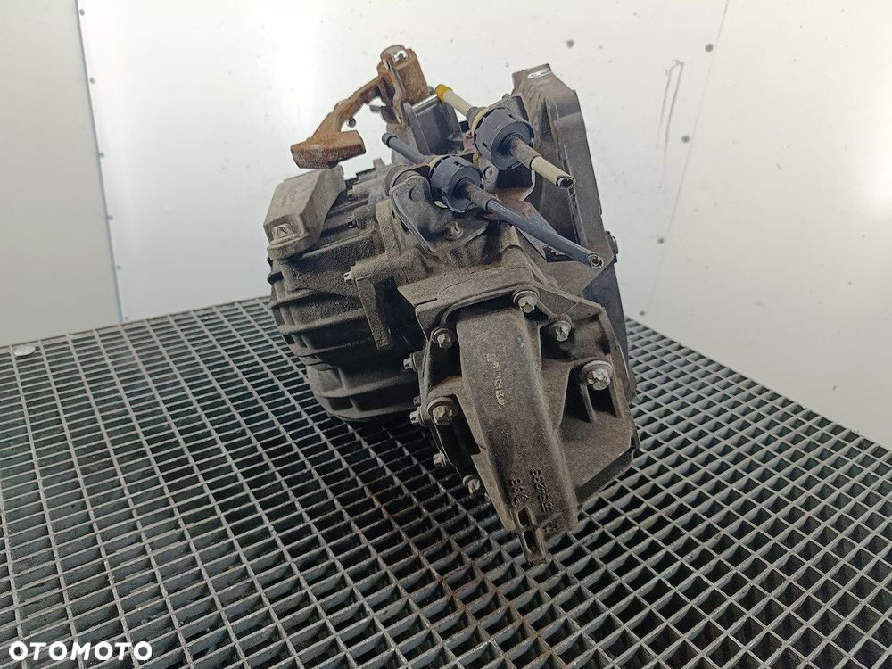 SKRZYNIA BIEGÓW MANUALNA 6 OPEL ZAFIRA B M32 1.9 CDTI - 3
