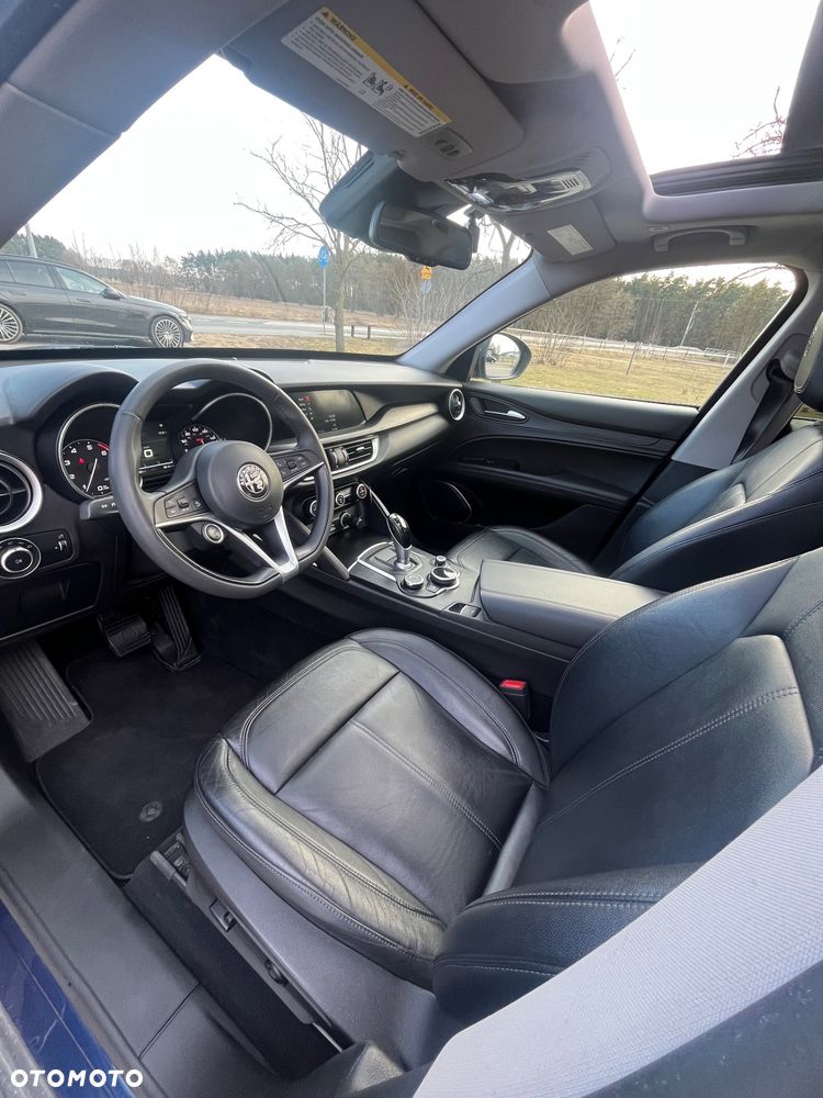 Alfa Romeo Stelvio 2.0 Turbo 16V AT8-Q4 Ti - 6