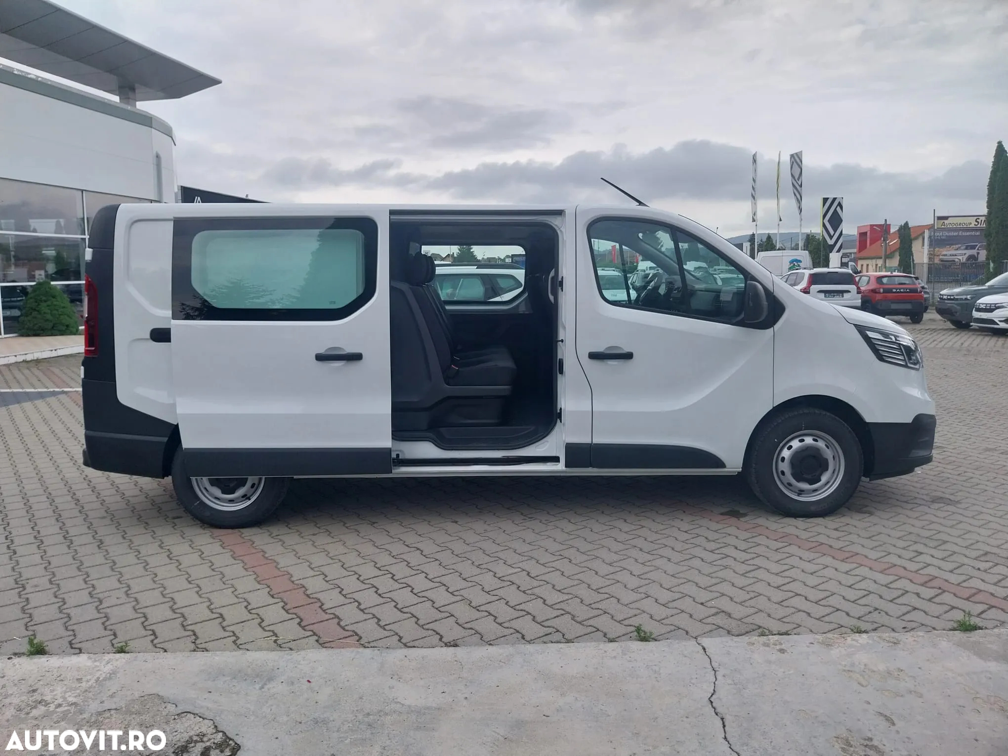 Renault Trafic 2.0 Blue dCi 150 Furgon Cabina Dubla L2H1 - 17