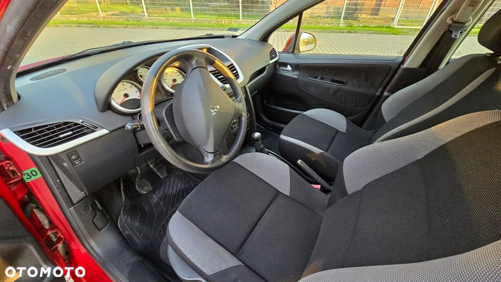 Peugeot 207 - 8