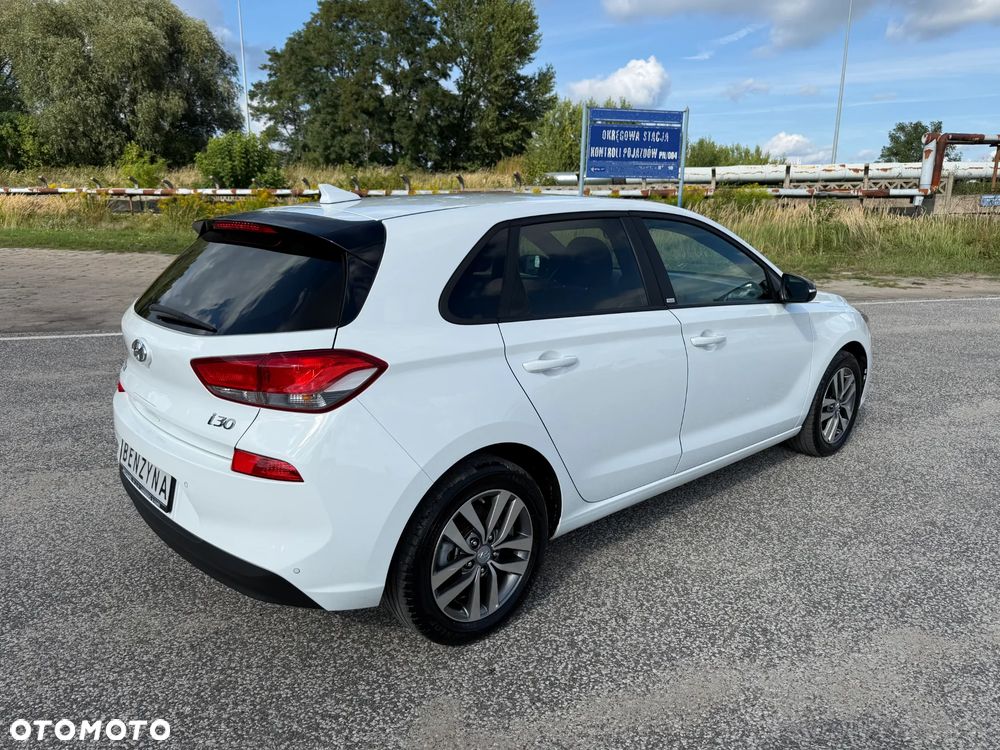Hyundai i30 1.4 Passion - 8