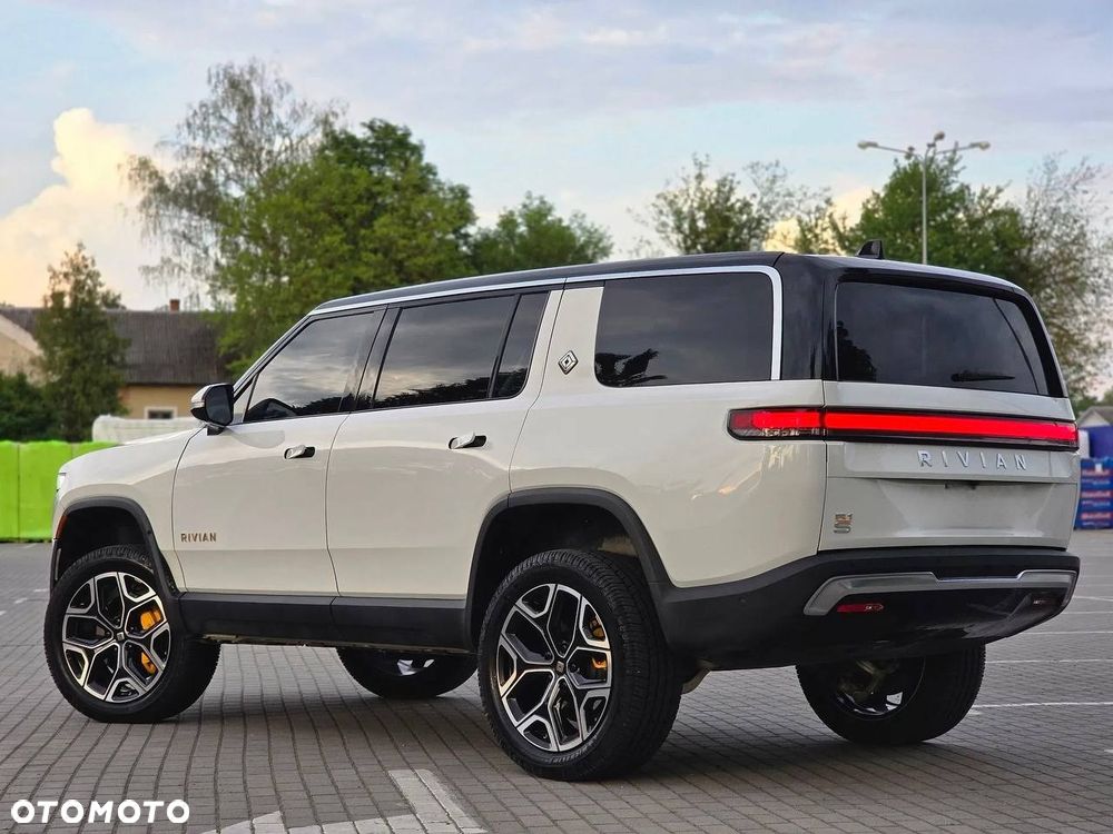 Rivian R1S - 3