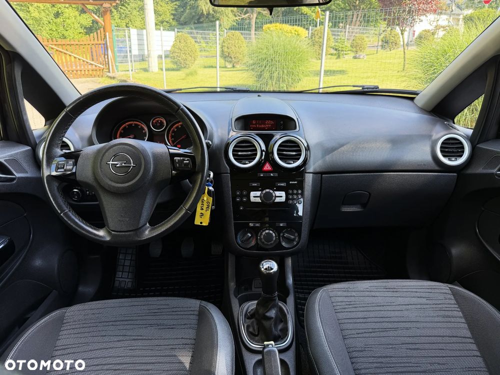 Opel Corsa 1.2 16V Cosmo - 15