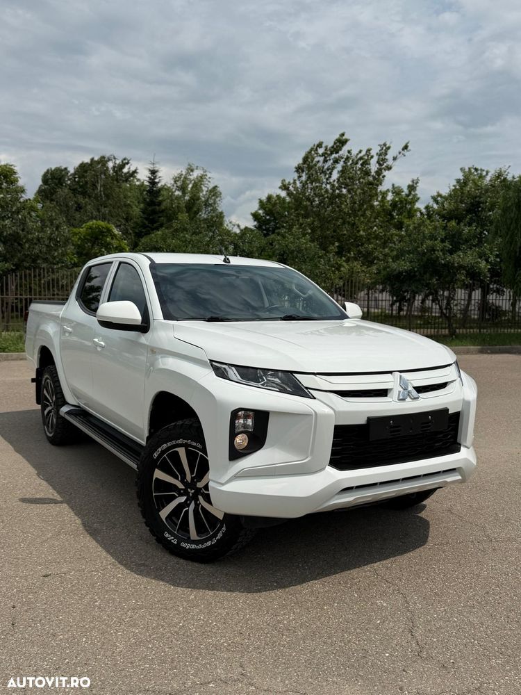 Mitsubishi L200 Double Cab 2.2 DI-D M/T Instyle - 2