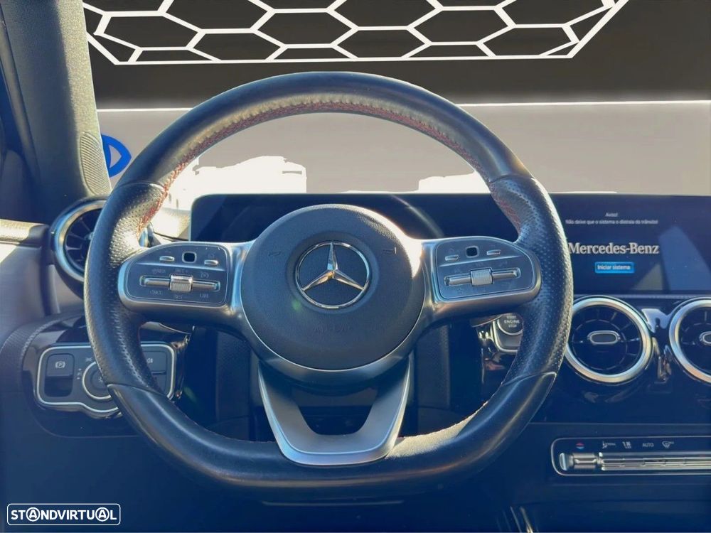 Mercedes-Benz A 250 e AMG Line - 13