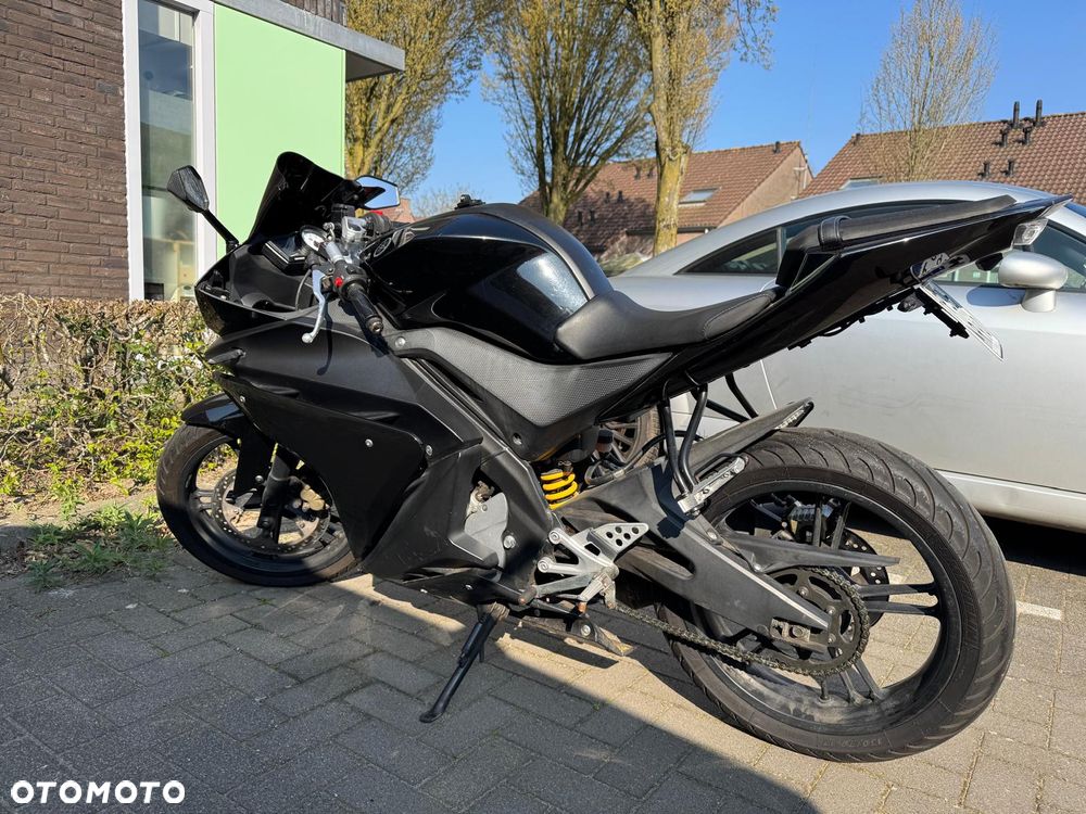Yamaha YZF - 3
