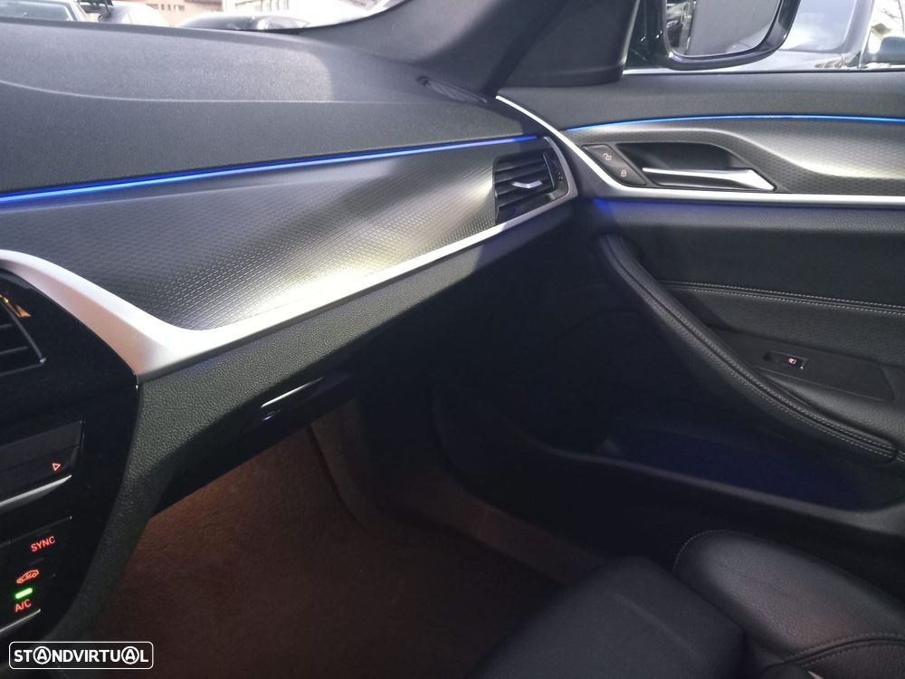 BMW 520 d Pack Desportivo M Auto - 13