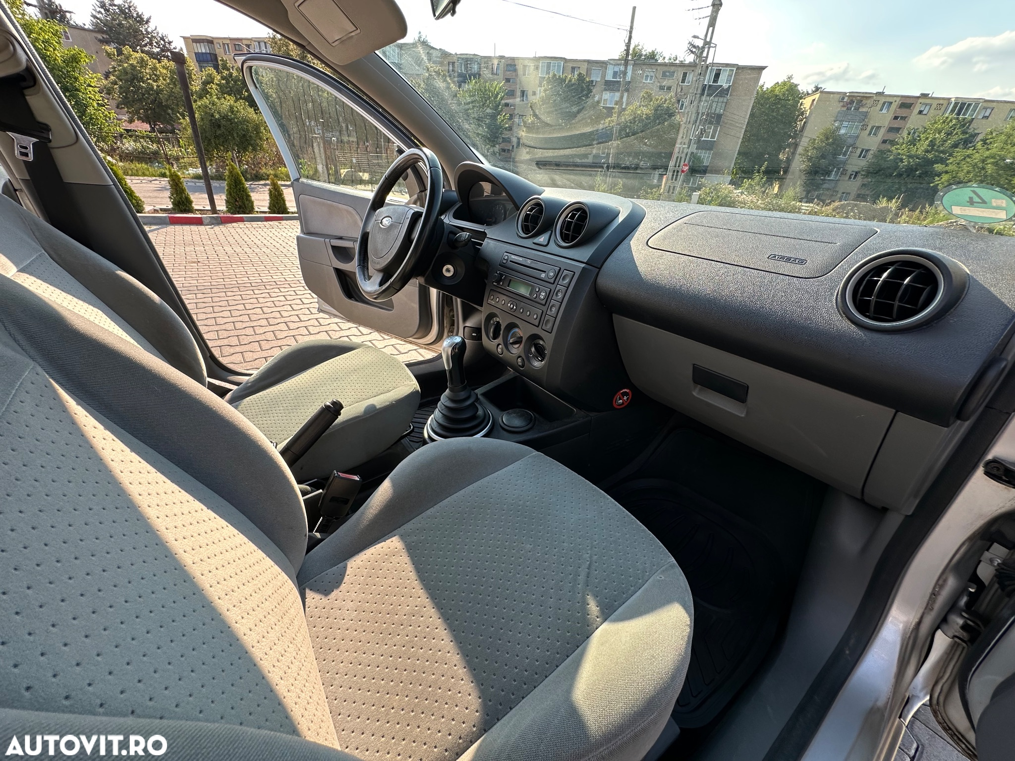 Ford Fiesta 1.4i Ghia - 7