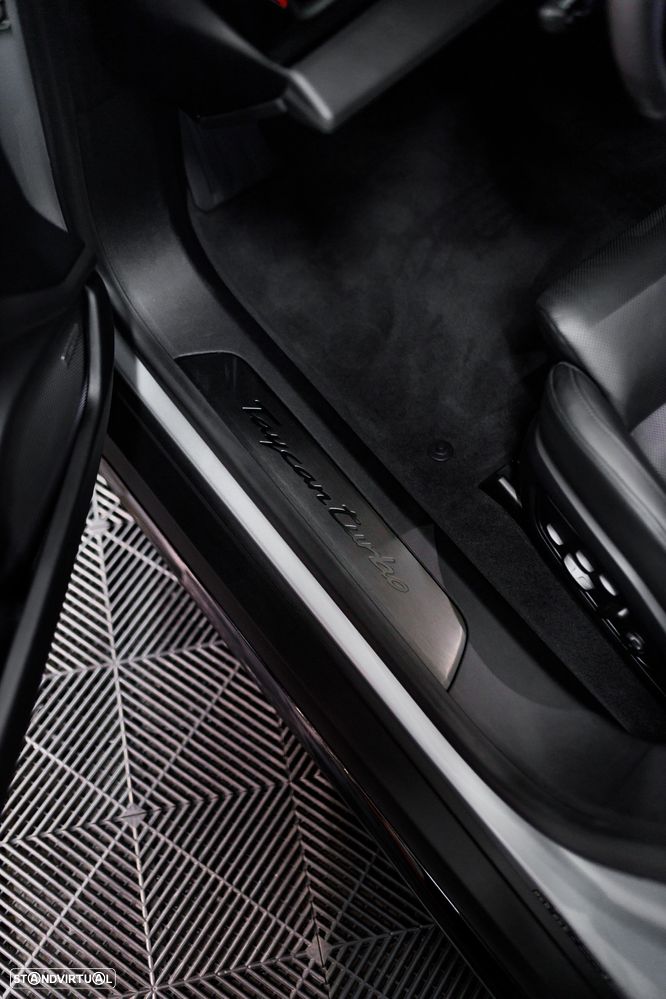 Porsche Taycan Turbo - 8