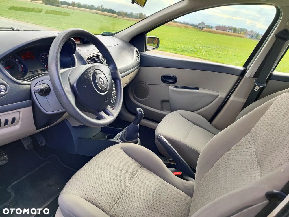 Renault Clio 1.2 16V Campus - 5