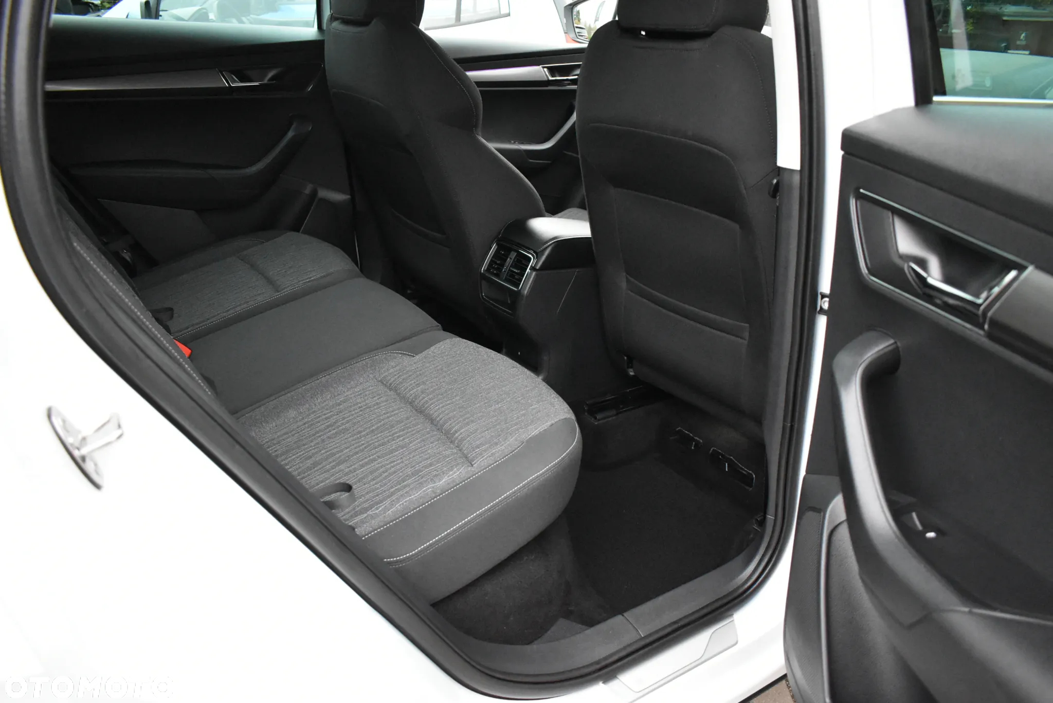 Skoda Karoq 1.5 TSI ACT DSG Style - 30