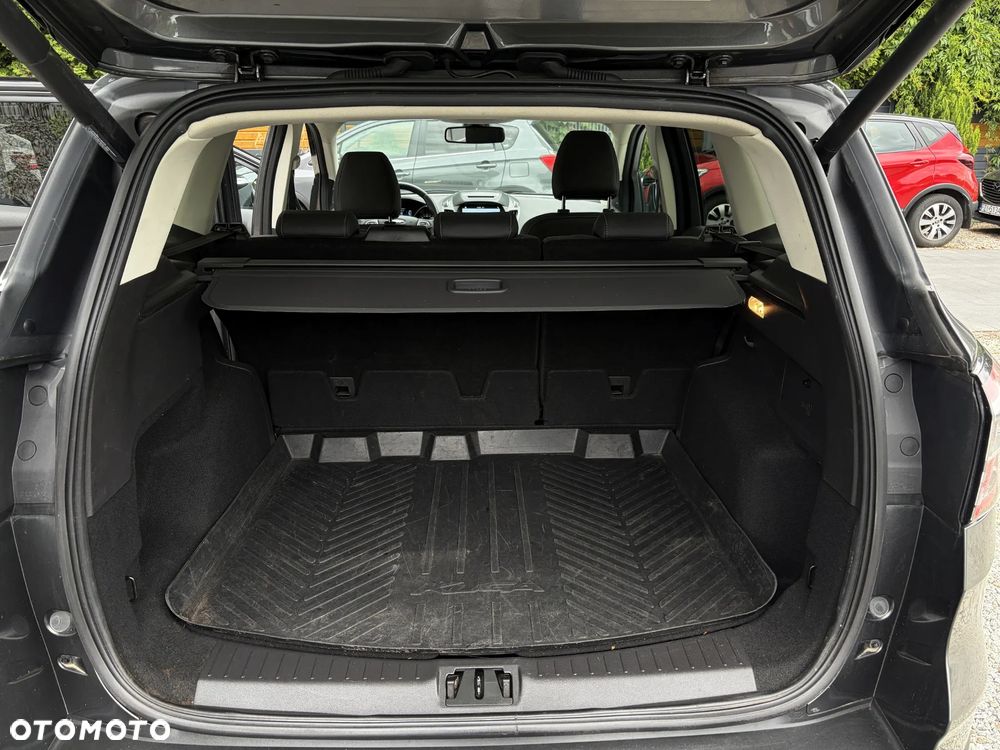 Ford Kuga 2.0 TDCi 2x4 Titanium - 36