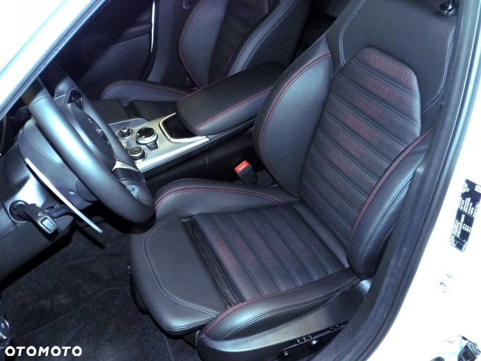 Alfa Romeo Giulia - 14
