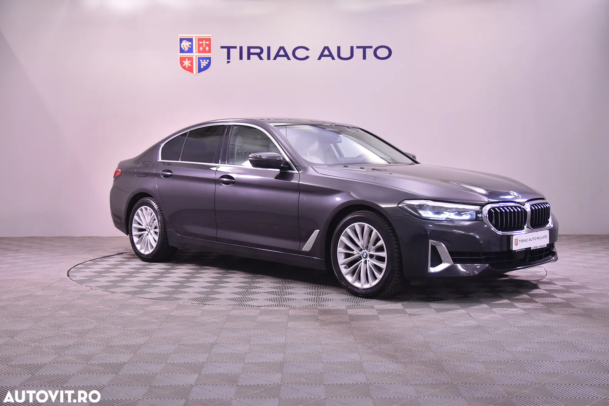 BMW Seria 5 520d xDrive Aut. Luxury Line - 7
