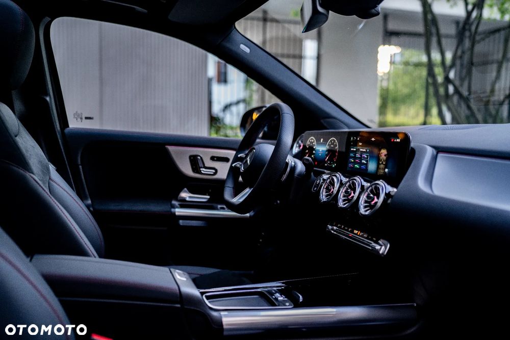 Mercedes-Benz GLA 200 mHEV AMG Line 7G-DCT - 33