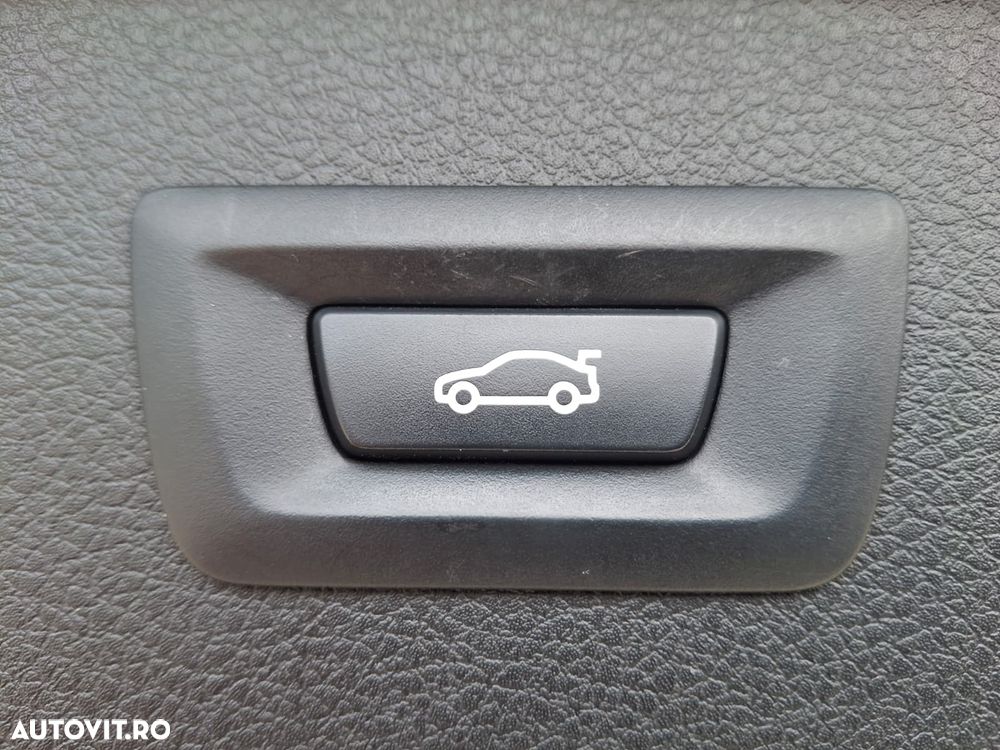 BMW Seria 2 220i AT Luxury Line - 28