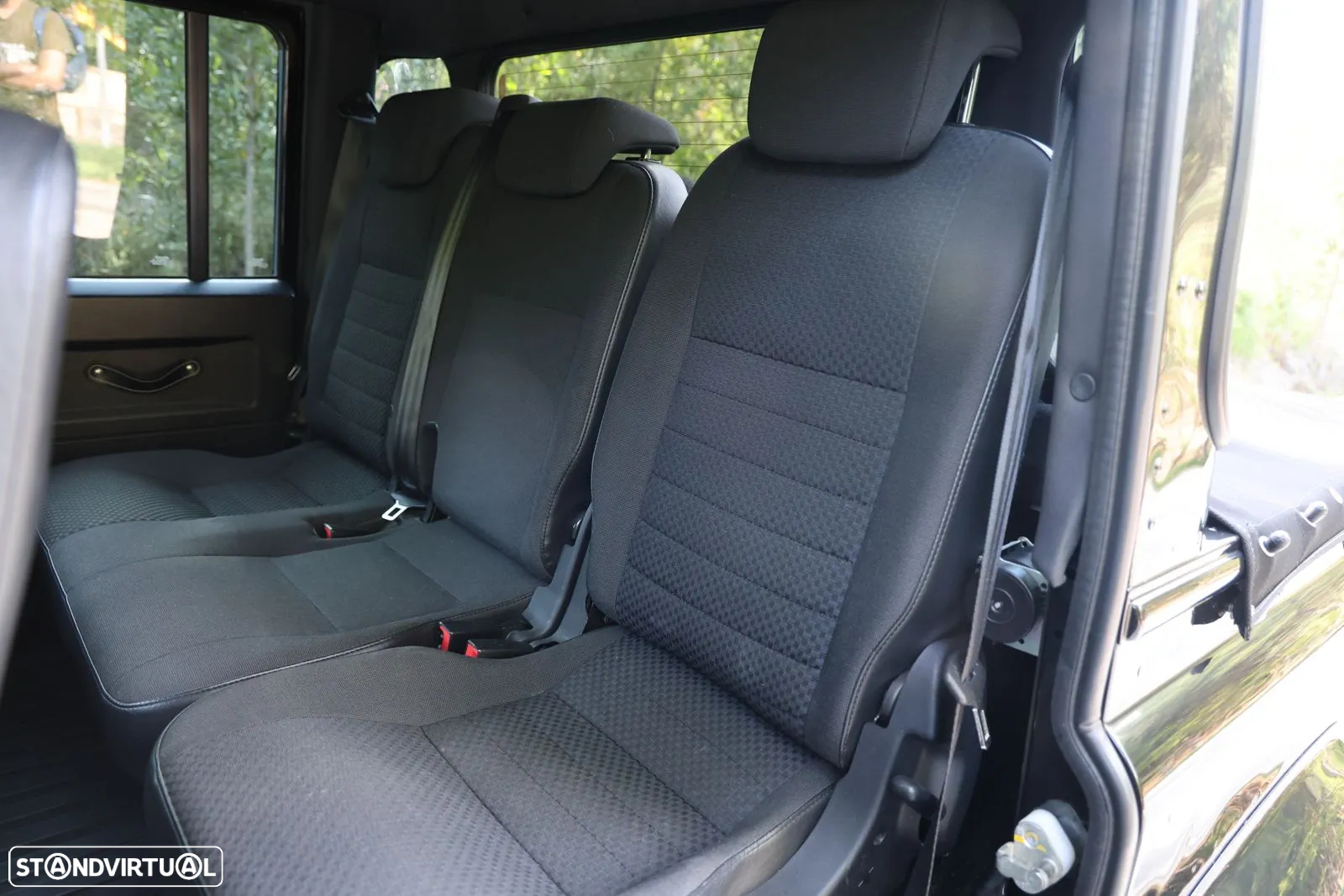 Land Rover Defender 110 CC 2.4 CRD SE - 12