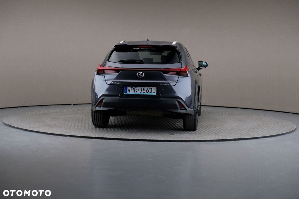 Lexus UX - 5