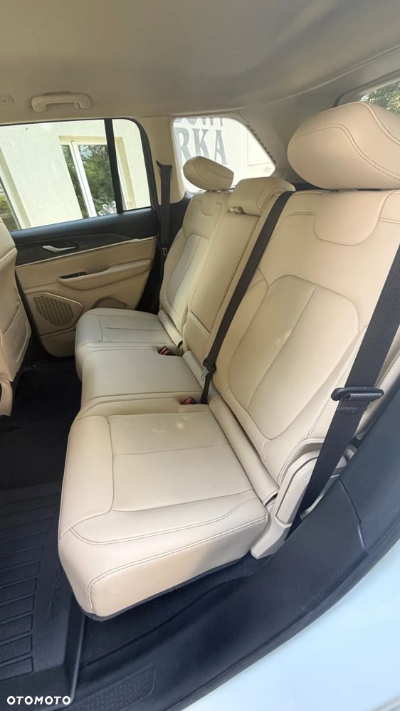 Jeep Grand Cherokee - 12