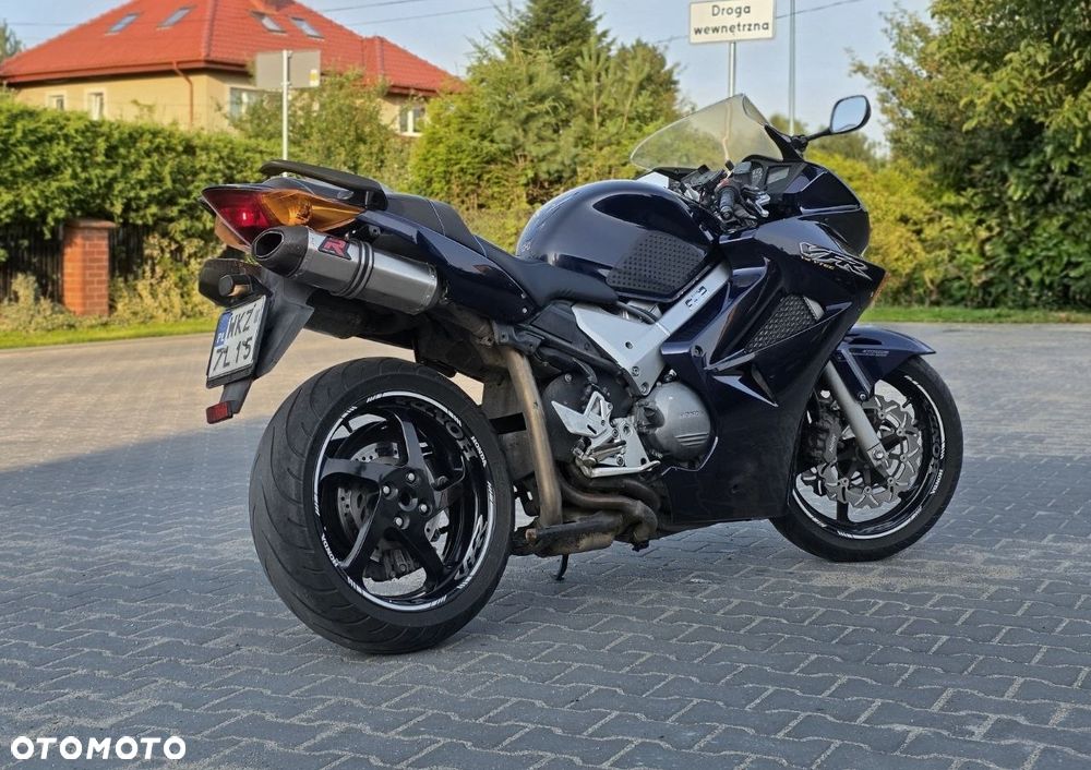 Honda VFR - 8